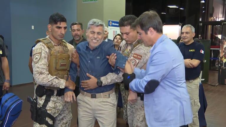El ministro, en el instante que sintió la descarga en su brazo.