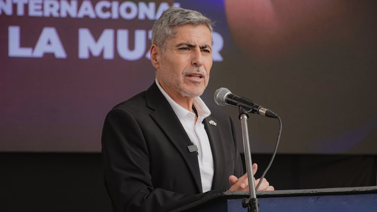 El ministro expresó su dolor por el crimen del policía.