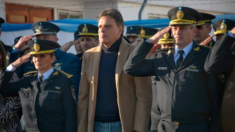 El ministro Mosquera junto a la jefa y subjefe de la Policía de Córdoba.