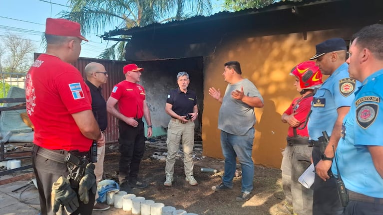 El ministro Quinteros en el lugar del trágico incendio.