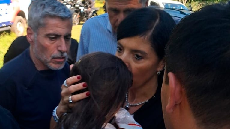 El ministro Quinteros y la fiscal Pen junto a Esmeralda.