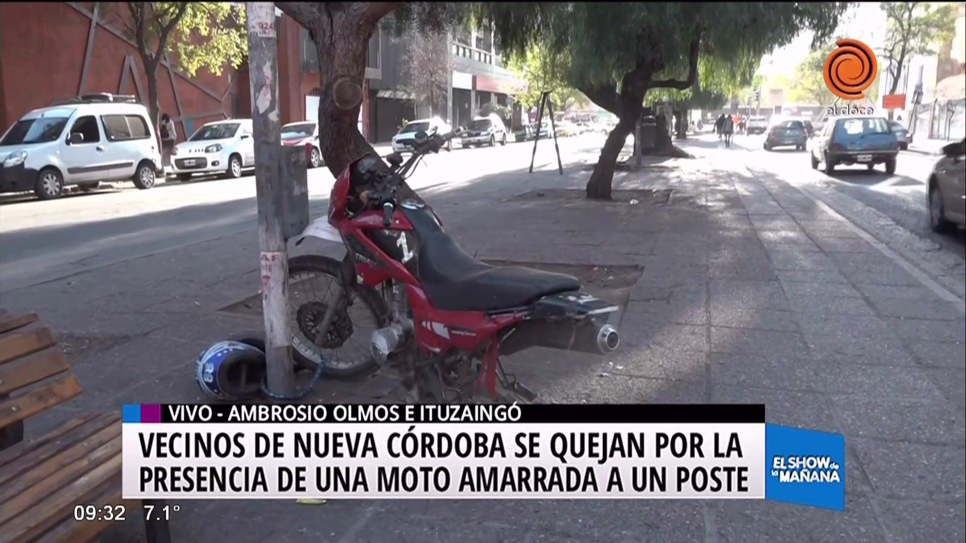 El misterio de la moto amarrada a un poste