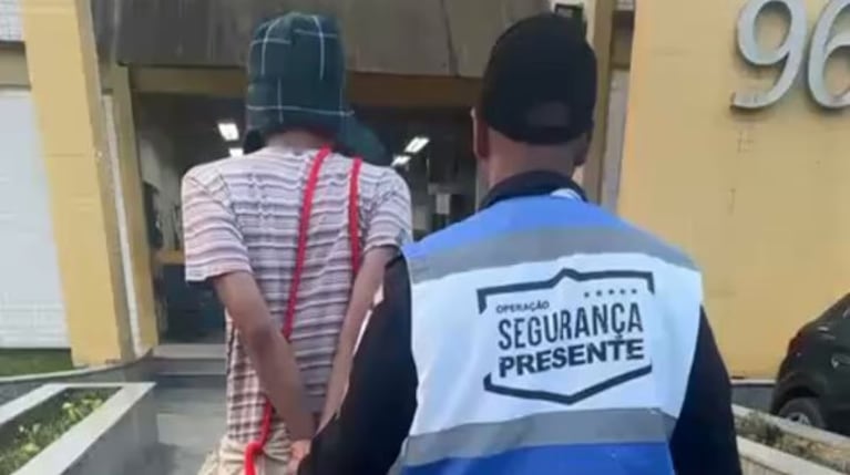 El momento de la detención a El Chavo.