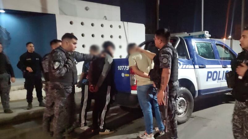 El momento de la detención de los tres adolescentes de 15 años en Müller.
