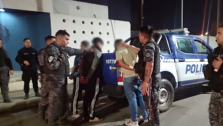 El momento de la detención de los tres adolescentes de 15 años en Müller.