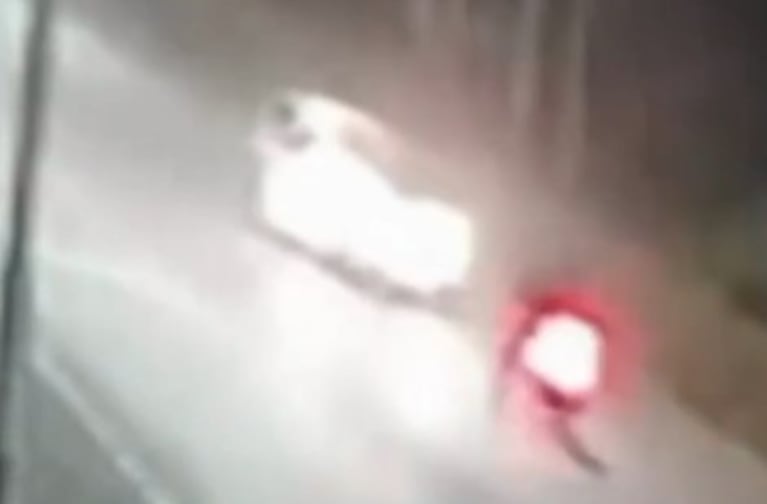 El momento del accidente quedó registrado por una cámara de seguridad.
