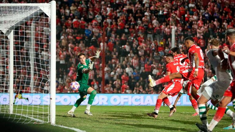 El momento del agónico empate de Instituto. Foto: Prensa Instituto.