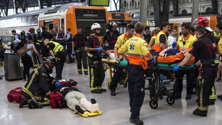 El momento del choque de un tren en Barcelona