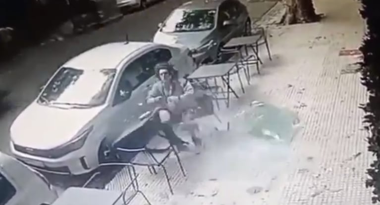 El momento del dramático impacto quedó grabado.