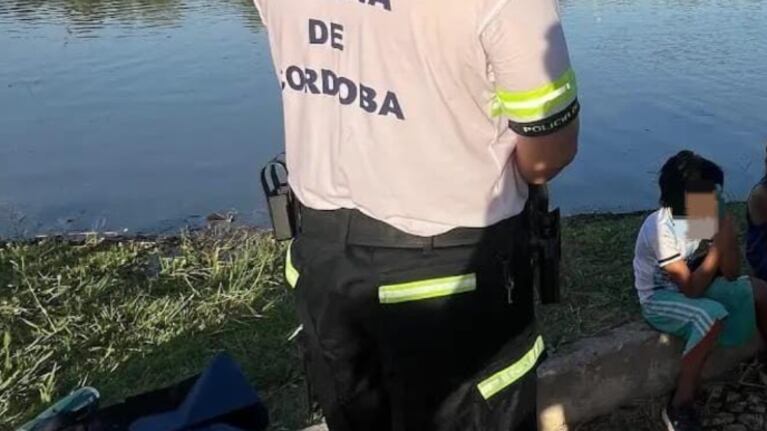 El momento del rescate en la Costanera Sur de Río Cuarto.