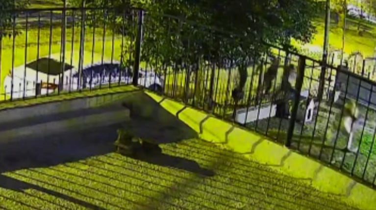 El momento del robo en barrio Parque Capital.