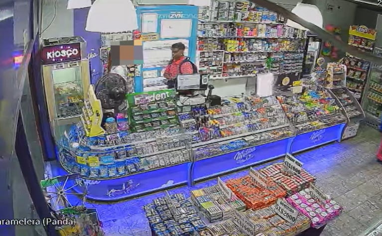 El momento del segundo ataque del "ladrón con capa".