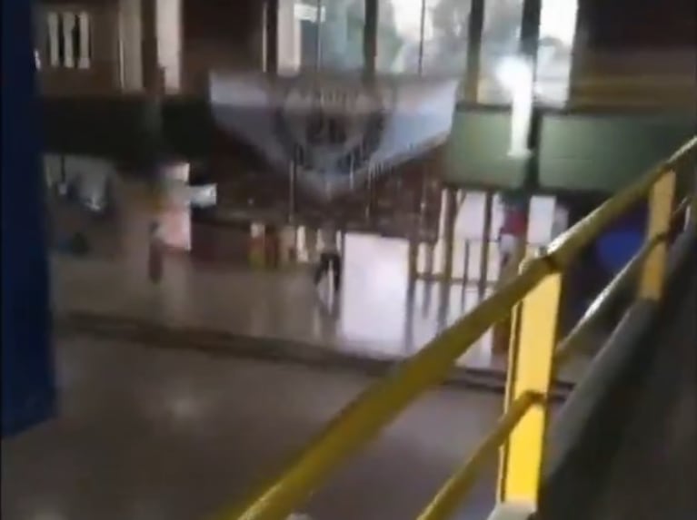 El momento del tiroteo en la escuela.