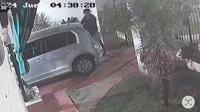 El momento en el que el ladrón robó el auxilio.