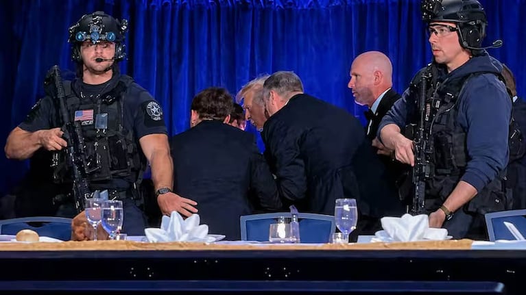 El momento en el que evacuaron a Trump.