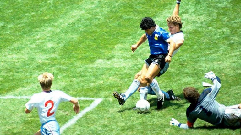 El momento en el que Maradona rubrica su obra maestra contra Inglaterra en 1986.