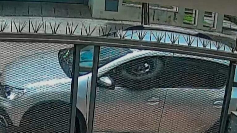 El momento en el que sacaban la rueda por la ventana.