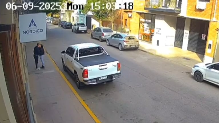 El momento en el que se besaron antes de intentar robar.