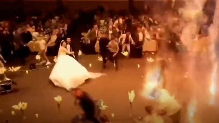 El momento en que comenzó el caos en el casamiento.