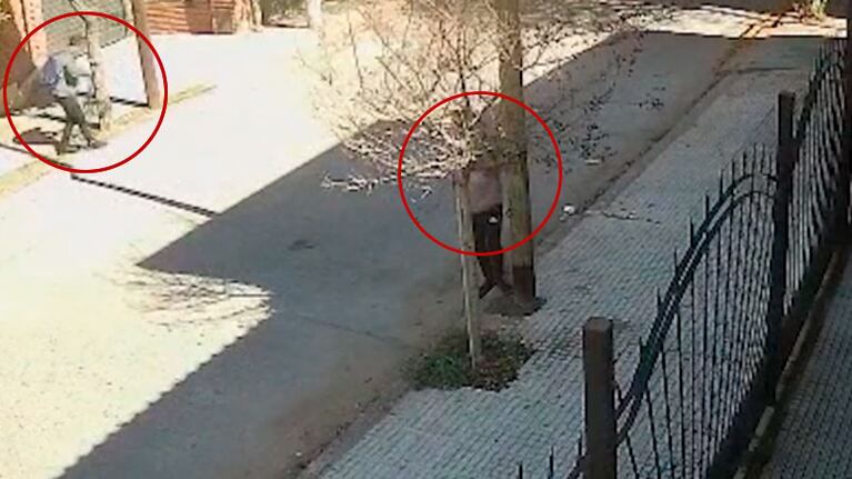 El momento en que cruzaron el cable de una vereda a otra.