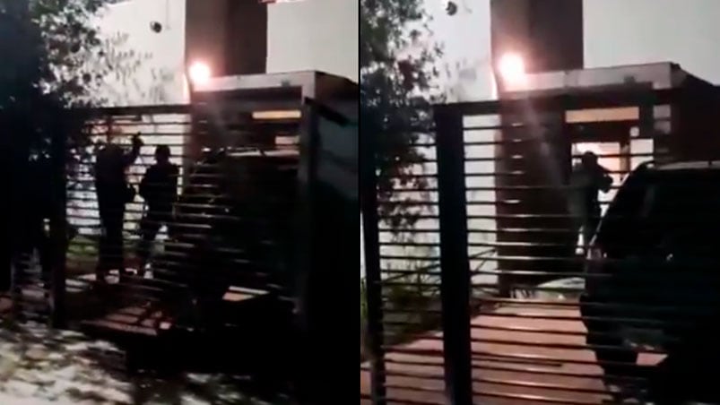 El momento en que entraron a la casa del funcionario quedó filmado.