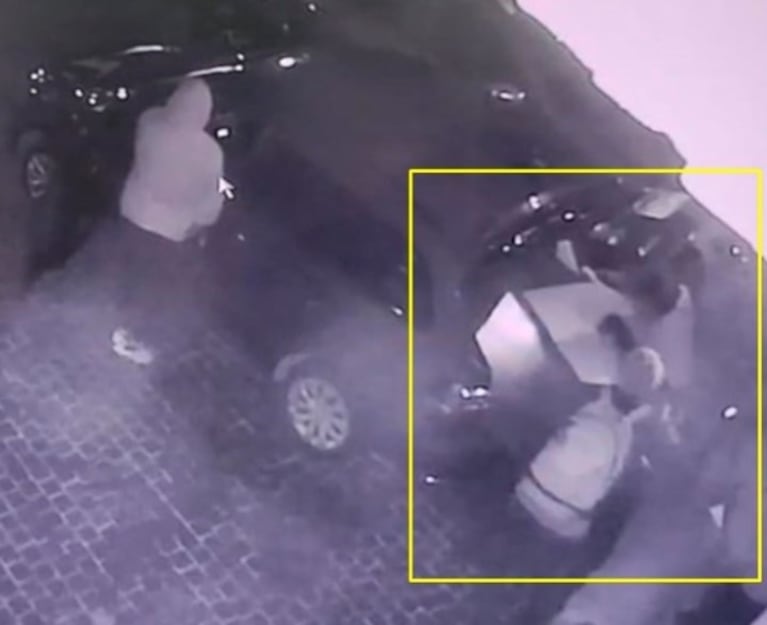 El momento en que los ladrones cargaron la caja fuerte.