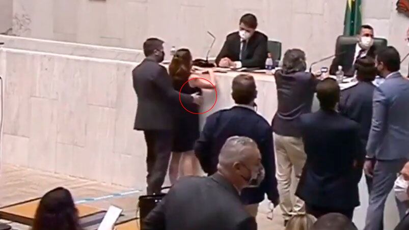 El momento en que una diputada sufrió acoso sexual.