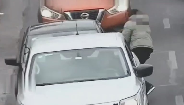El momento exacto del asalto en la Costanera Sur de Córdoba.