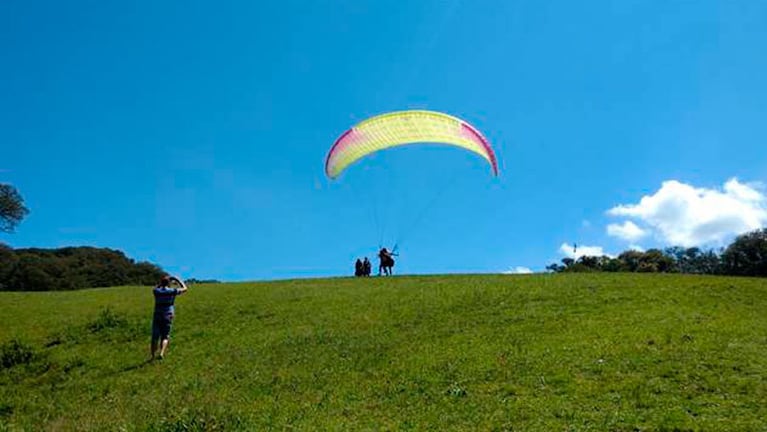 El momento previo a la tragedia del parapente en Loma Bola.