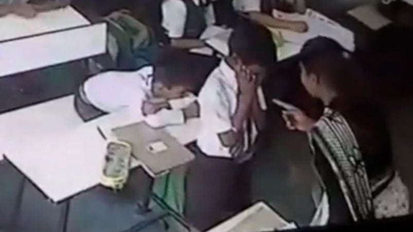 El momento violento que se vivió adentro del aula.