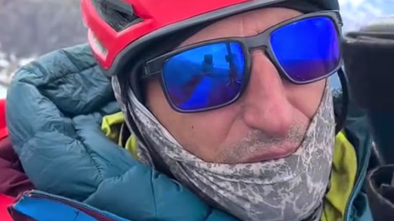 El montañista cayó en los Alpes y no lo pueden rescatar.