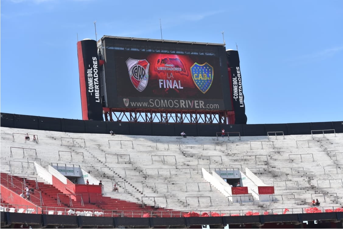 El Monumental vacío después de la segunda suspensión del partido. Fotos: Lucio Casalla/ElDoce.tv