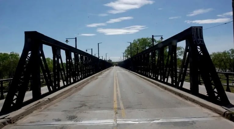 El motociclista de 22 años murió tras chocar con su moto.