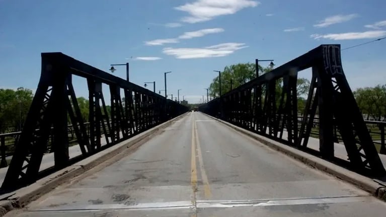 El motociclista de 22 años murió tras chocar con su moto.