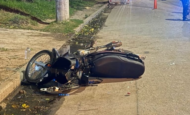 El motociclista de 27 años murió en el Hospital de Urgencias.