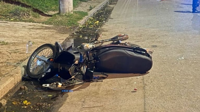 El motociclista de 27 años murió en el Hospital de Urgencias.