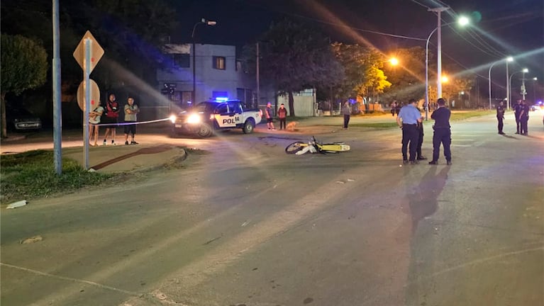El motociclista murió tras ser trasladado al Hospital de Urgencias.