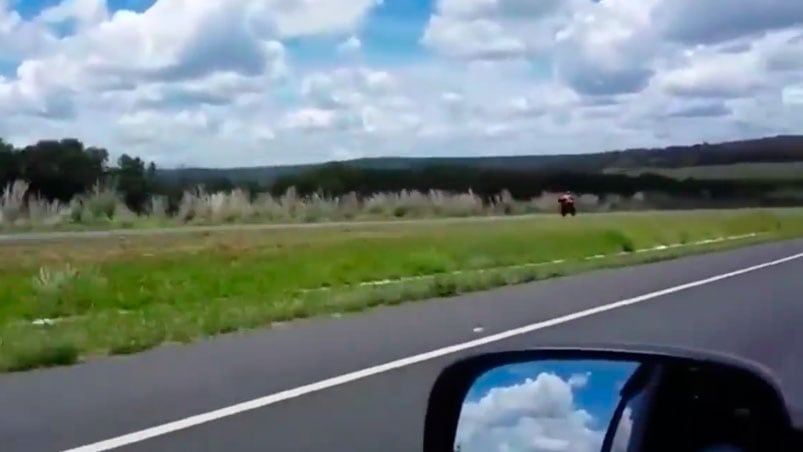 El motociclista, segundos antes de perder la vida.