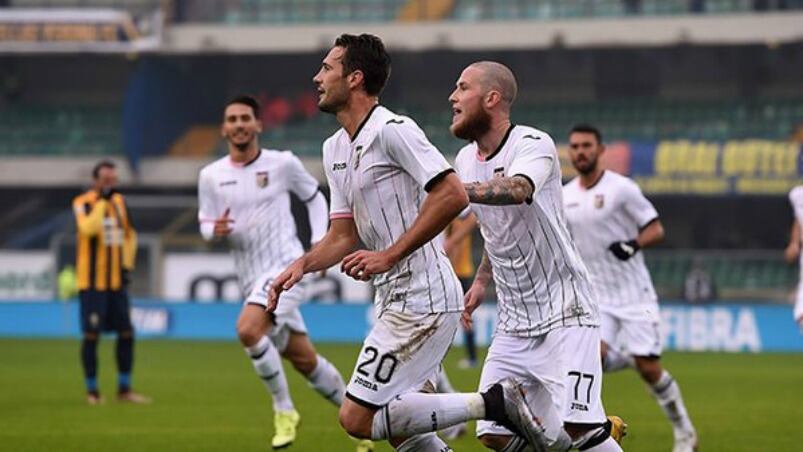 El mudo grita su gol para la victoria del Palermo. 