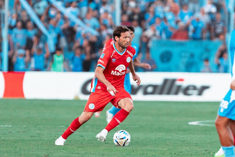 El Mudo Vázquez ante Estudiantes de Río Cuarto.