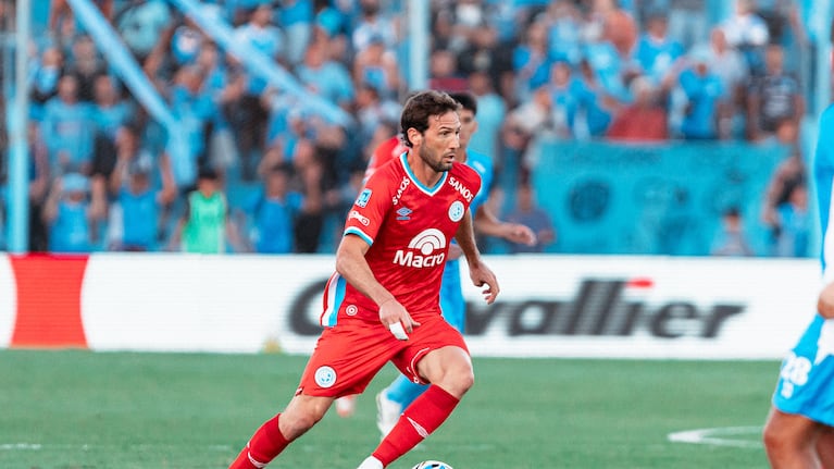 El Mudo Vázquez ante Estudiantes de Río Cuarto.