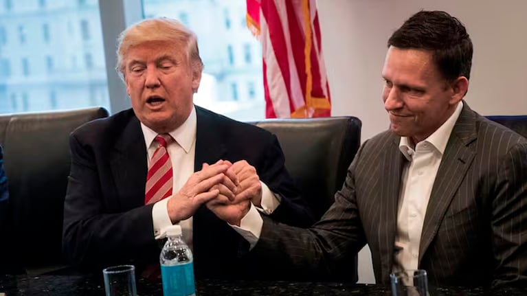 El multimillonario Peter Thiel junto a Donald Trump.
