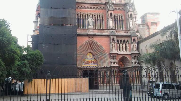El municipio ordenó detener las obras de pintura en Los Capuchinos. Fotos. Mariano Simes.