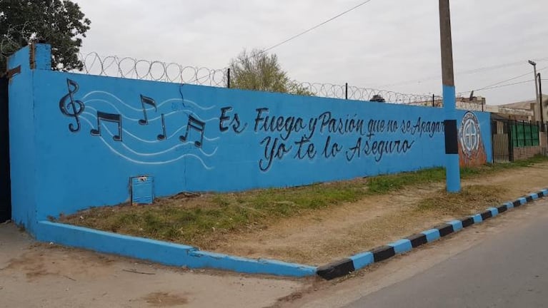 El mural de Belgrano en la casa donde vivía Rodrigo Bueno