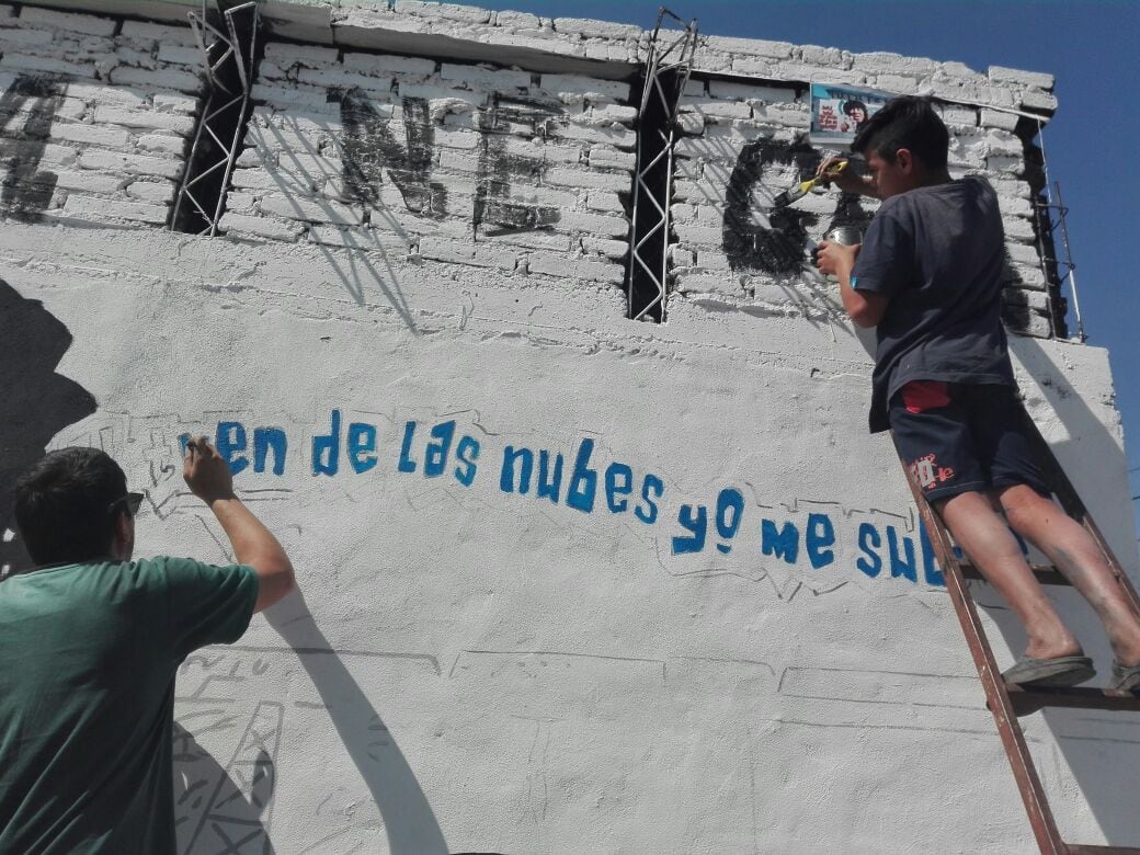 El Mural de La Mona unió a todos los vecinos de Alta Gracia