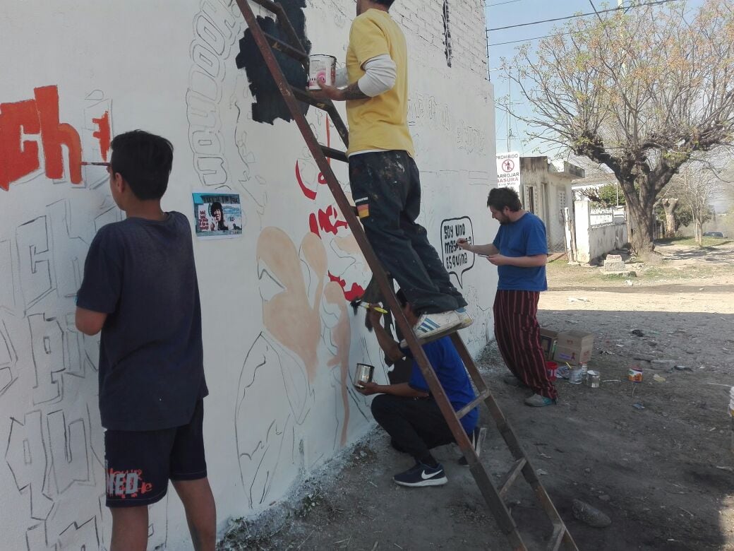 El Mural de La Mona unió a todos los vecinos de Alta Gracia