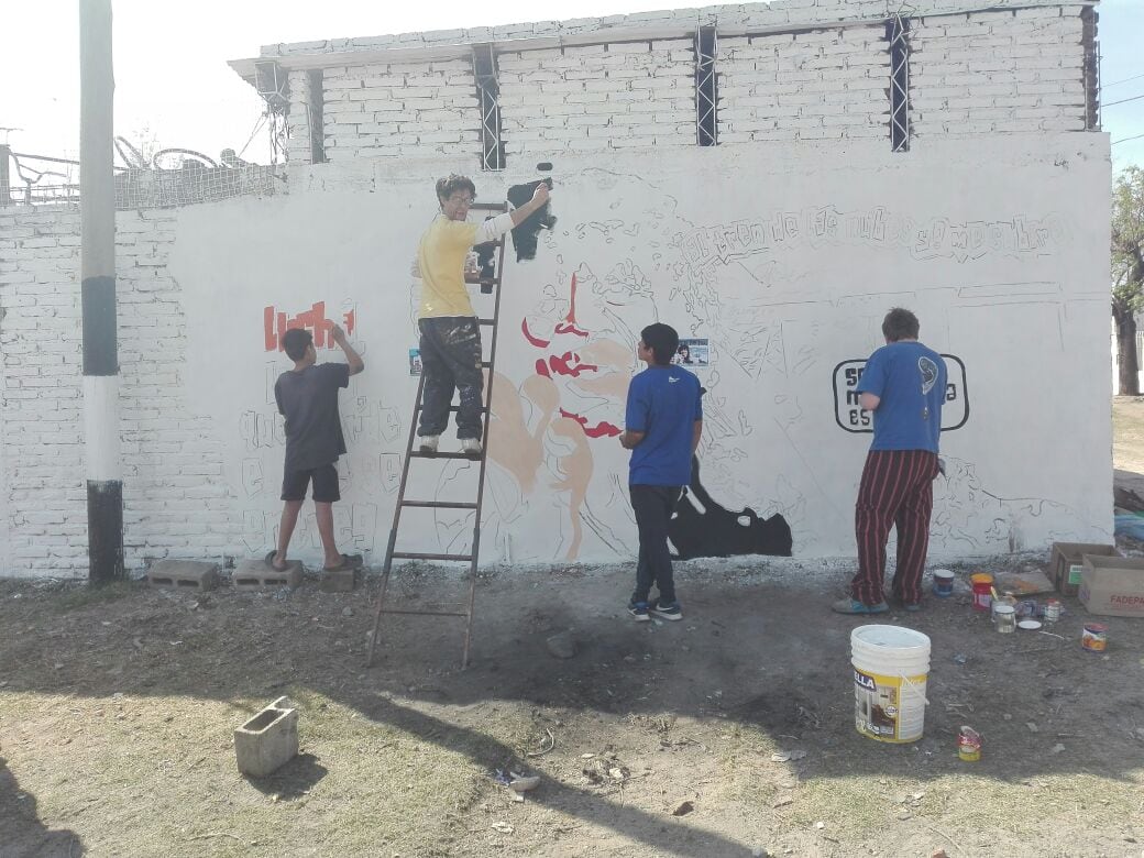 El Mural de La Mona unió a todos los vecinos de Alta Gracia