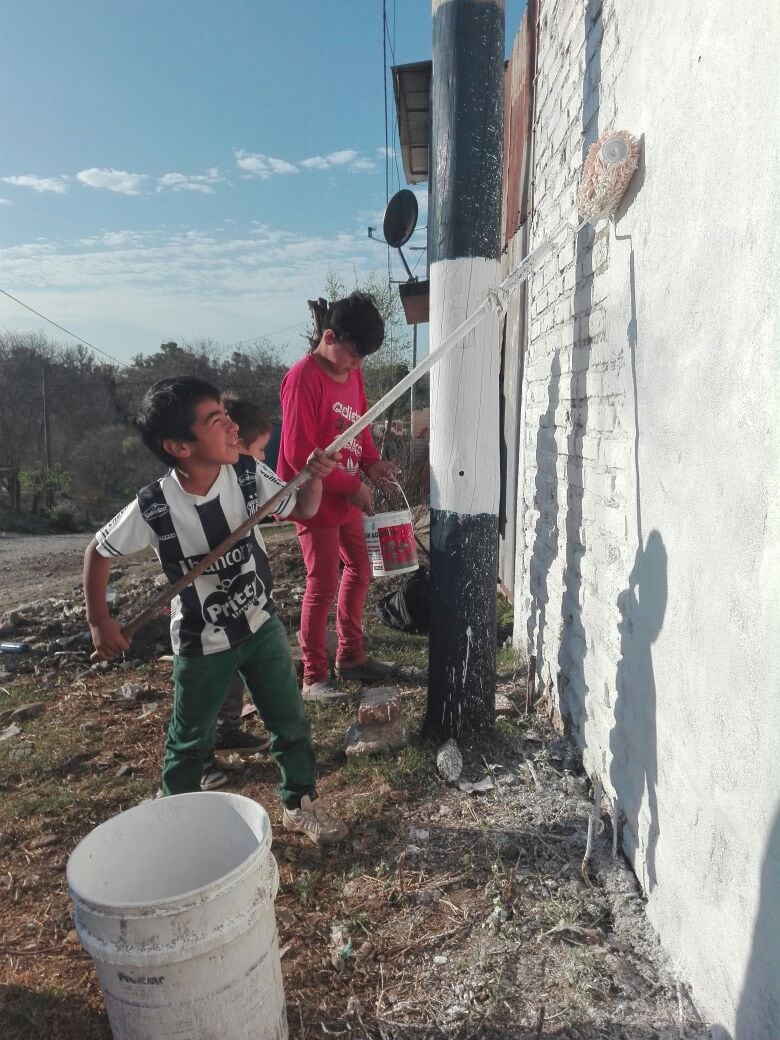 El Mural de La Mona unió a todos los vecinos de Alta Gracia