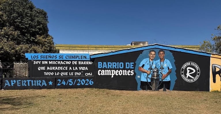 El mural que le hicieron los vecinos de barrio Residencial Oeste a los Zelarayán.