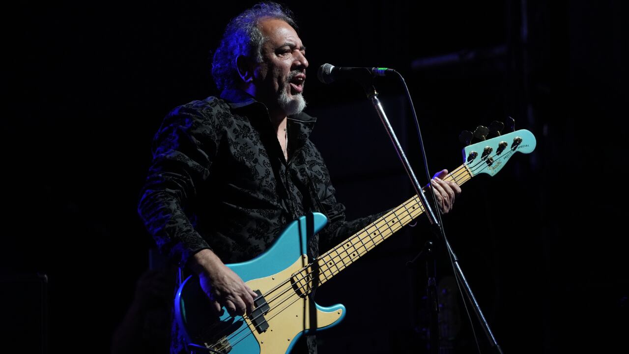 El músico anunció un nuevo proyecto con ex integrantes de La Barra.